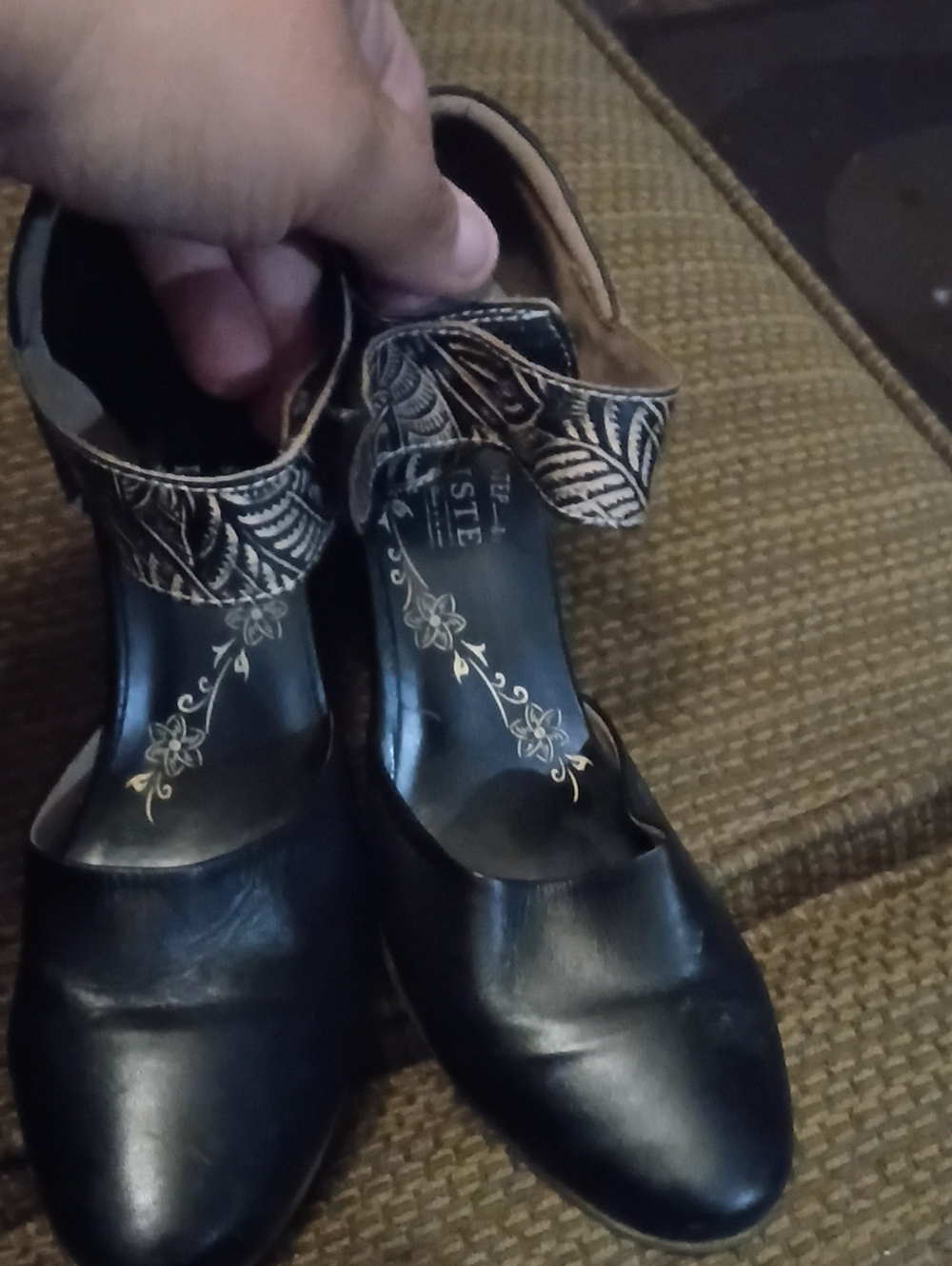 L'Artiste by Spring Step "Toolie" Leather Mary Jane Pumps Size 7.5-8